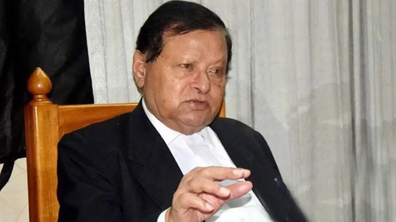 কে এই ব্যারিস্টার শফিক আহমেদ